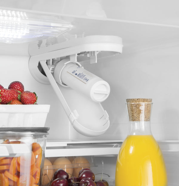 GE 20.9-cu ft Standard-Depth Bottom-Freezer Refrigerator with Ice Maker ( Stainless steel ) ENERGY STAR Certified